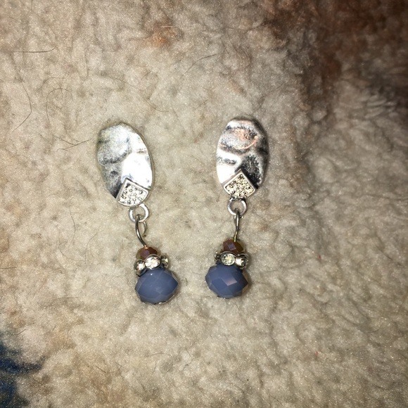 Beauty in Blue crystal earrings NWT - Picture 6 of 7